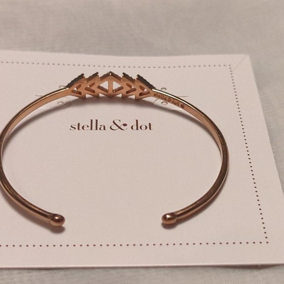 Stella and Dot Pavé Triangle Cuff rose-rold - Picture 3 of 3